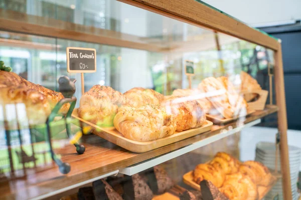 Yummy sweet dessert in glass box of cafe — Stock Photo, Image