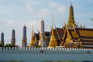 Büyük saray zümrüt Budist tapınağı altın pagoda ile