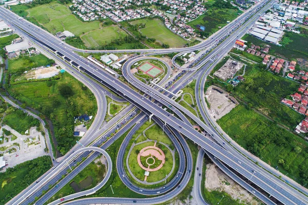 Luchtfoto kruispunt vervoer stad weg — Stockfoto