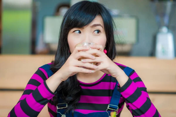 Beautiful Business Asian Women Drinking Hot Latte Art Coffee Modern — Stock Photo, Image