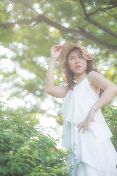 Hermosa Expresión Asiática Mujeres Ocio Verde Ciudad Parque Aire Libre —  Fotos de Stock