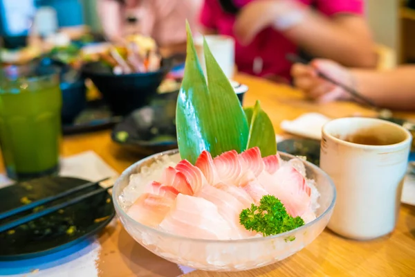 鈴木魚刺身丼 前菜和食付 — ストック写真