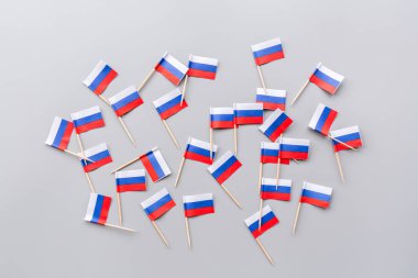 Rusya bayrağı ile düz yatıyordu kompozisyon. Düz yatıyordu, üst görünüm, ek yük, mockup