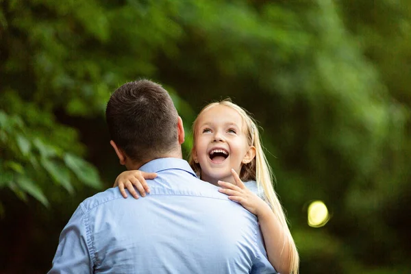 Fijne Vaderdag Papa Zijn Dochter Spelen Hebben Plezier Samen Familie — Stockfoto