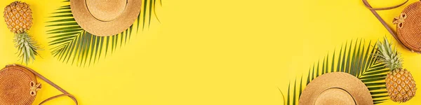 黄色背景的夏季作曲 平面布局 顶部视图 — 图库照片
