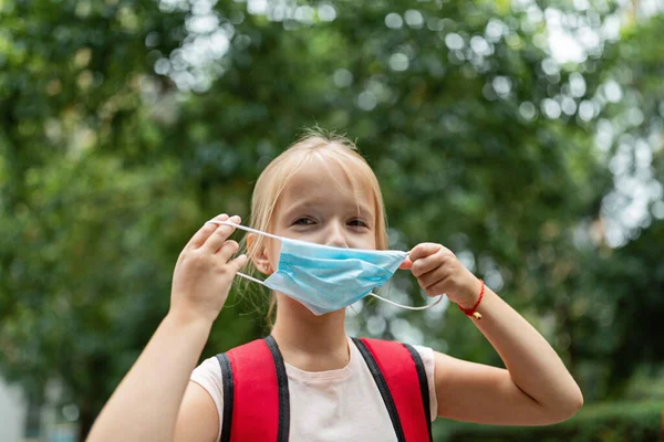 School Child End Coronavirus Pandemic Outbreak Blonde Girl Going Back — Stock Photo, Image