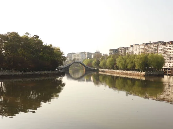 Corredor Largo Del Río Puente Parque Chino — Foto de Stock