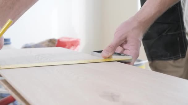 Close Footage Repairman Cutting Parquet Board Renovation — Stock Video