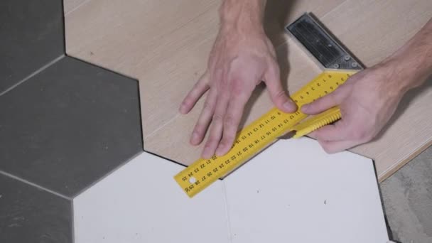 Skilled Repairman Trims Too Much Laminate Board Yellow Ruler Small — Stock Video