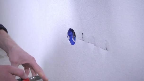 Close Footage Professional Worker Cuts White Wallpaper Outlet Hole — Stock Video