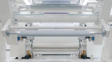 Yapım hattı atölyede yapışkan bant ile çalışıyor