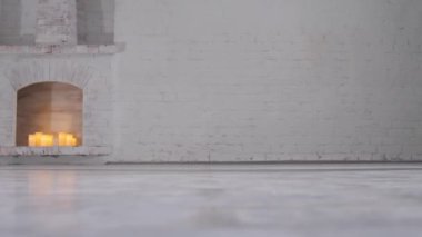 Erkek ve kadın klasik Arjantin tangosuyla tanışmaya gidiyorlar.