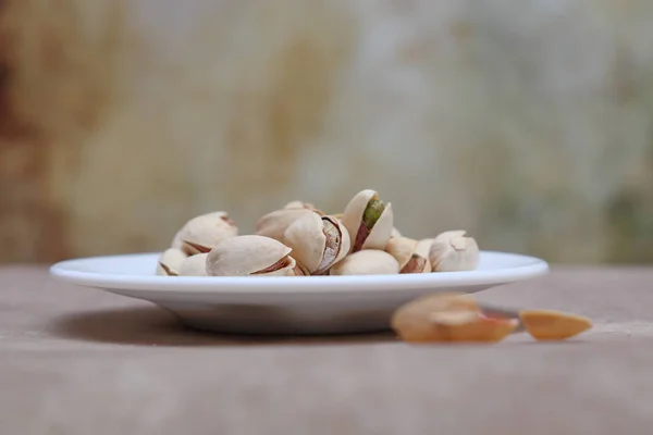 Pistachio nuts - a symbol of wealth in ancient Persia. — Stock Photo, Image