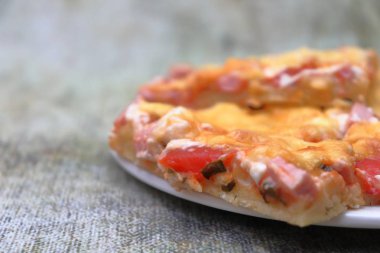 Kendi ellerinizle lezzetli pizza pişirme.