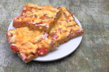 Kendi ellerinizle lezzetli pizza pişirme.