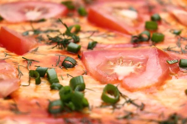 Matlagning läckra pizza med egna händer. — Stockfoto