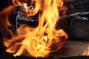 Bir ateşin Büyüleyici turuncu alev - sonsuza kadar izleyebilirsiniz hangi unsur.