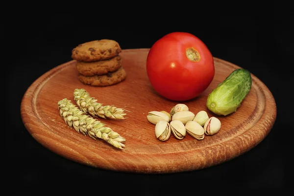 Comida vegetariana: legumes, cereais, nozes, verduras . — Fotografia de Stock
