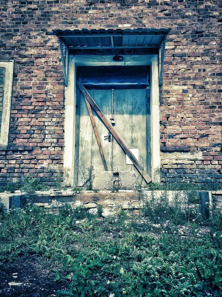 오래된 버려진 저택의 극적인 빈티지 유령이 — 스톡 사진
