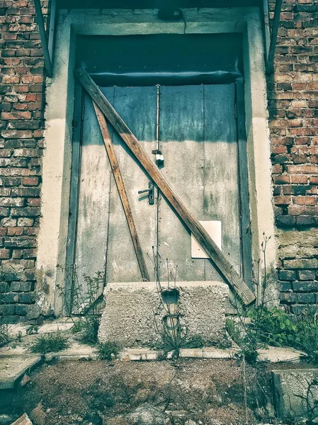 오래된 버려진 저택의 극적인 빈티지 유령이 — 스톡 사진