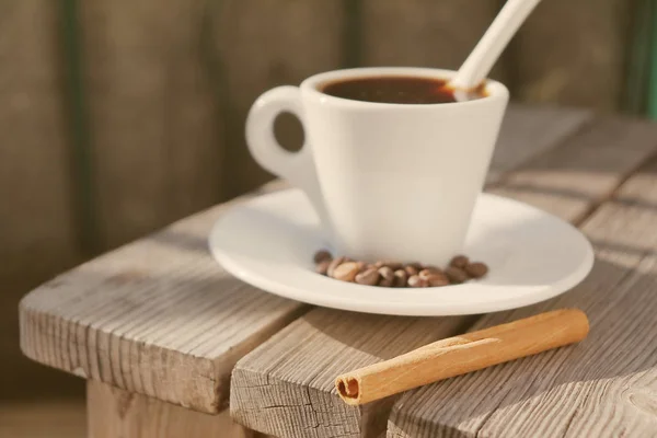 Duftende kaffe om morgenen, sol . – stockfoto
