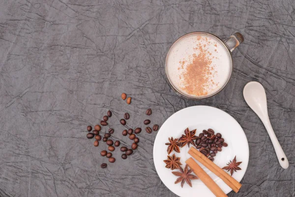 Förberedelser inför sakramentet i morgonkaffe aromatiskt kaffe. — Stockfoto