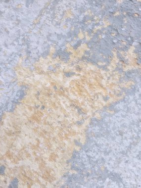 Güneşte yanmış ve boya katmanları soyma ile eski çatlak duvar