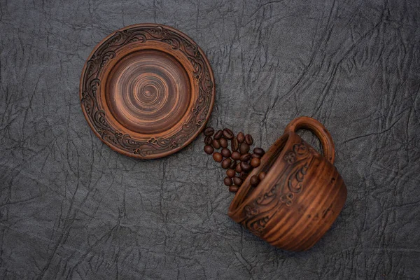 自制杯子和茶托，由釉面粘土制成. — 图库照片