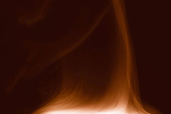 Színes Füstfelhők Folynak Sötét Háttérben Füstös Extravagáns Repülő Füstös Homályos — Stock Fotó