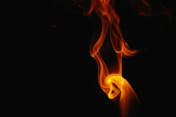 Orangefarbener Rauch Auf Schwarzem Hintergrund Farbenfroher Rauch Rauch Beleuchtet Von — Stockfoto