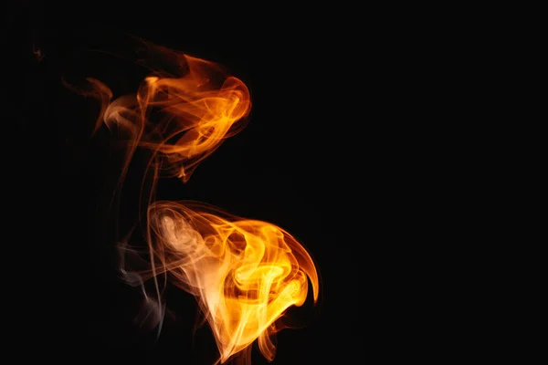 Pomerančový Kouř Černém Pozadí Barevný Kouř Kouř Ozářený Oranžovým Světlem — Stock fotografie