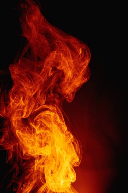 Arka planda turuncu duman. Karmaşık renkli duman girdapları.