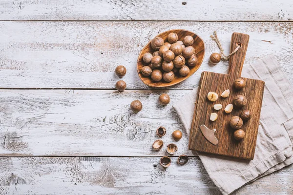 Macadamia Nuts Cutting Board White Wooden Table Top View — Stock Photo, Image