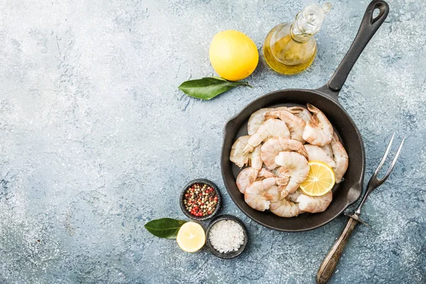 원시 새우와 레몬 — 스톡 사진