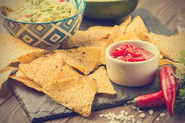 Μεξικάνικα nachos με Γουακαμόλε — Φωτογραφία Αρχείου