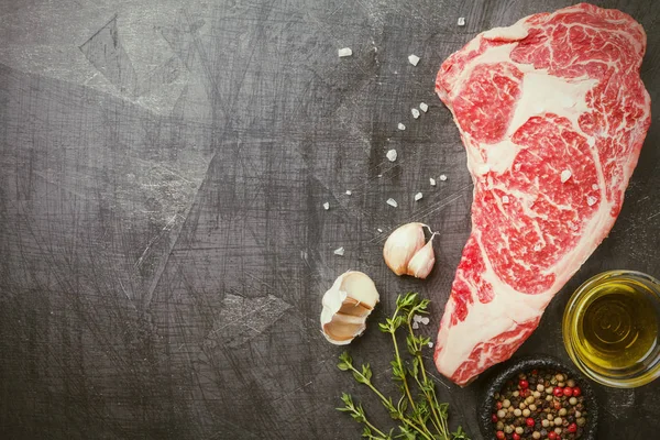 Syrové ribeye steak — Stock fotografie