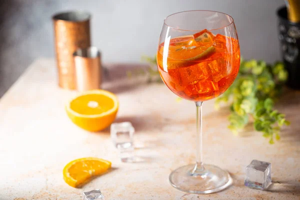 Aperol spritz cocktail — Fotografie, imagine de stoc