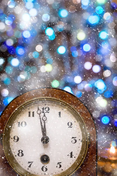 Zegar Świąteczny Świątecznym Wystrojem Szczęśliwego Nowego Roku — Zdjęcie stockowe
