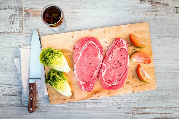 Syrové Hovězí Steaky Zeleninou Solí Kořením — Stock fotografie