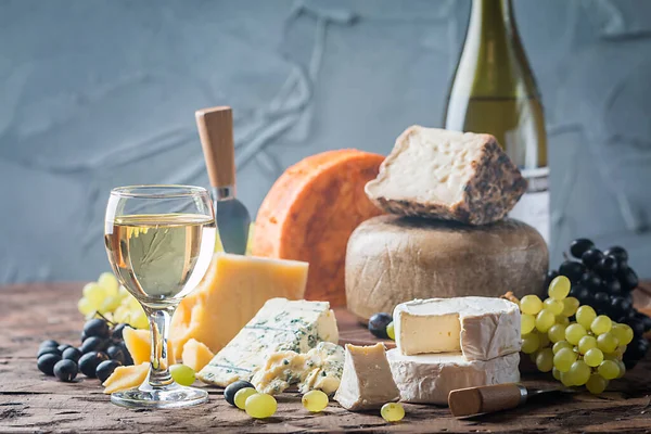 Various Types Cheese Rustic Wooden Table — Stock Photo, Image