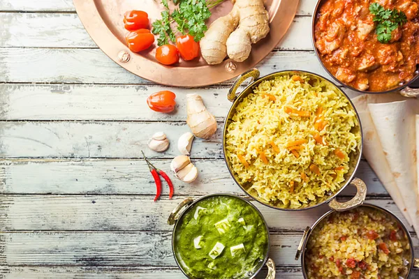 Erilaiset intialaiset elintarvikkeet — kuvapankkivalokuva