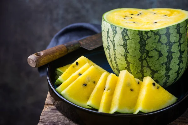 Skivad gul vattenmelon — Stockfoto