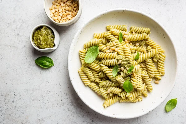 Fussili con pesto al basilico — Foto Stock