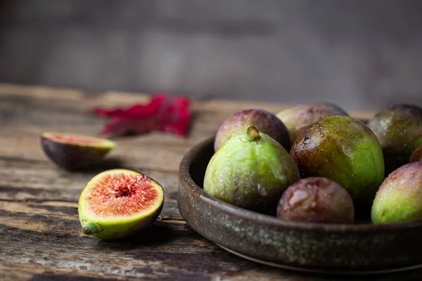 Fresh ripe figs — Stock Photo, Image