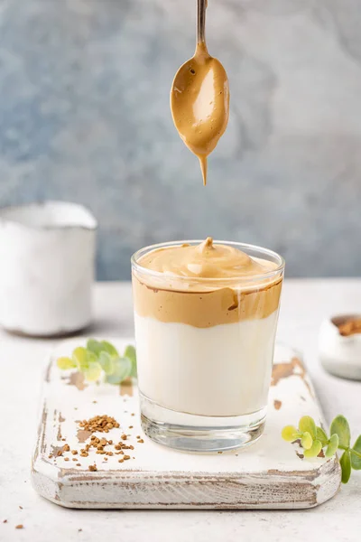 Dalgona Coffee, trendy drink — Stock Photo, Image