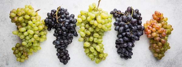 红葡萄、粉红葡萄和白葡萄 — 图库照片