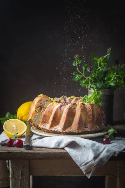 Лимонний торт Bundt — стокове фото