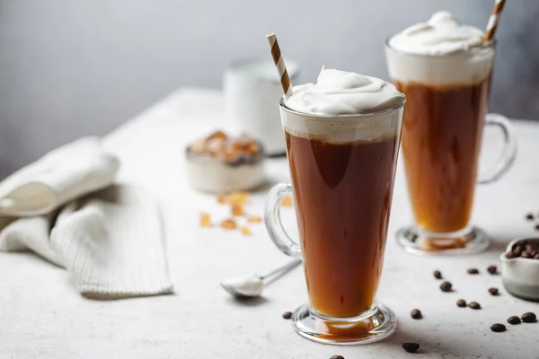 Caffè freddo in un bicchiere alto — Foto Stock