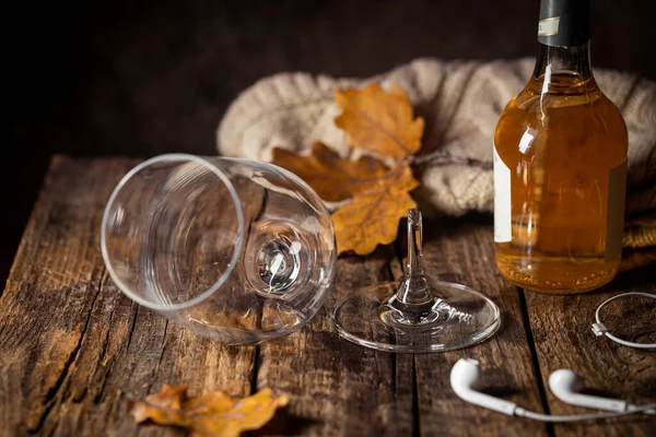 Copo de vinho partido — Fotografia de Stock