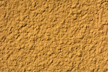 Sarı boyayla boyanmış kaba bir duvar